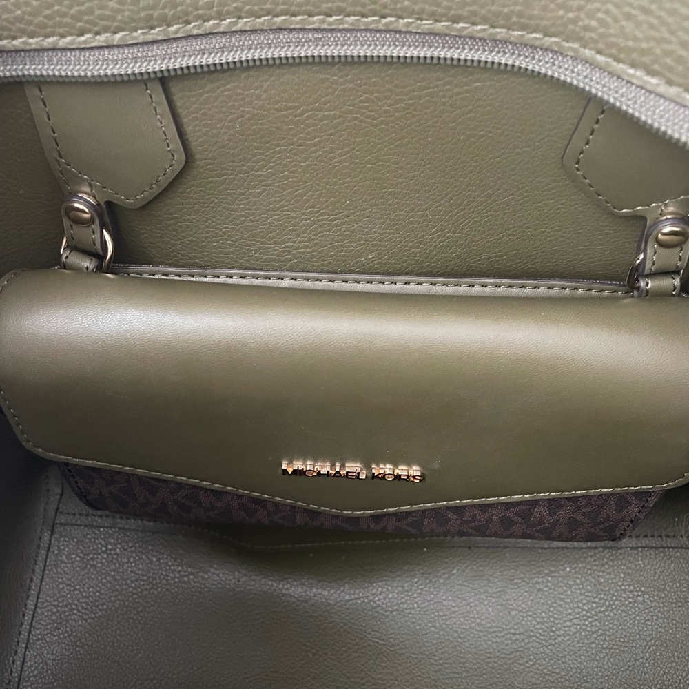 Michael Kors Kimberly 3 in 1 Crossbody Tote - Picture 3 of 16
